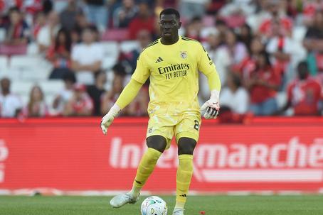 Samuel Soares foi titular frente ao Hearts, na Luz - Foto: Miguel Nunes
