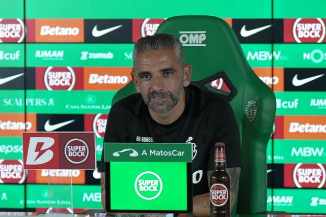 «Tivemos de ir comprar senão não tínhamos jogadores»