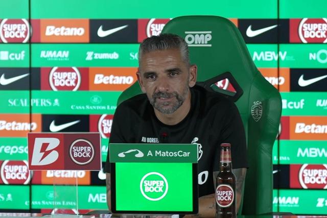 «Tivemos de ir comprar senão não tínhamos jogadores»