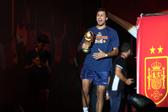 Rodri com o troféu de campeão do mundo