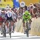 Santiago Mesa (à direita na foto) impõe-se por foto-finish a Daniel Cavia na 2.ª etapa da Volta a Portugal (Nuno Veiga/LUSA)