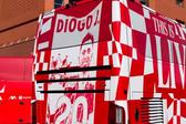 A homenagem a Diogo Jota na traseira do autocarro do Liverpool