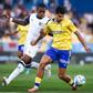 André Lacximicant (Esotril) disputa a bola com Léo Realpe (Famalicão) - Foto: RODRIGO ANTUNES/LUSA