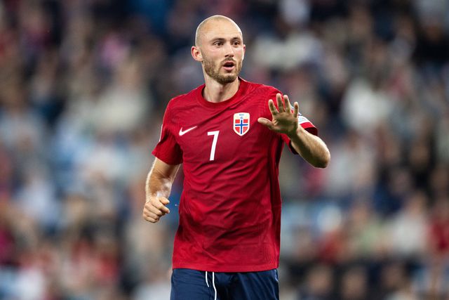 Aursnes assiste na goleada da Noruega