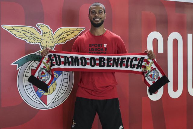 Aaron Broussard renova contrato com o Benfica