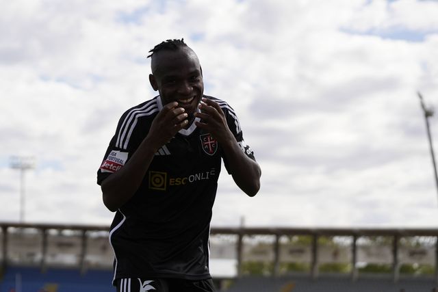 Vídeo: Benzema ‘imita’ ex-Casa Pia e cai com aparato