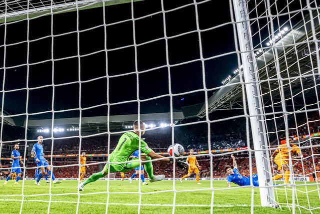 Vlachodimos na baliza da Grécia na derrota nos Países Baixos