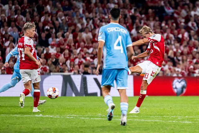 Hjulmand vê VAR anular-lhe golo na estreia pela Dinamarca (vídeo)