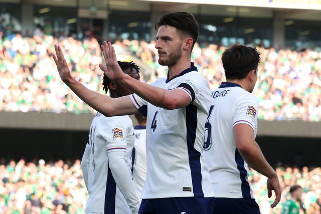 Grealish e Rice tramam ex-seleção na estreia de Angel Gomes e Geórgia goleia a Chéquia