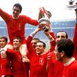 Morreu Ron Yeats, ‘colosso’ da história do Liverpool