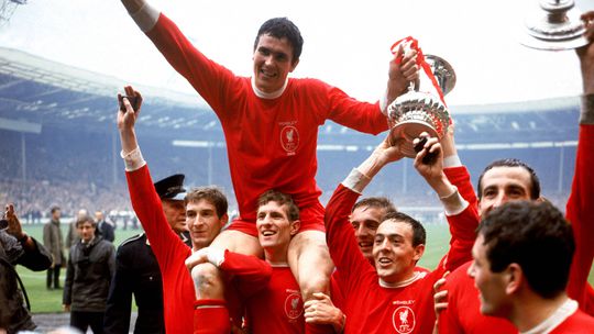 Morreu Ron Yeats, ‘colosso’ da história do Liverpool