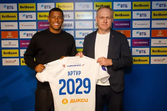 Ex-Sporting oficializado no Dínamo Moscovo