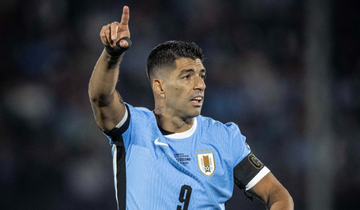 Suárez emocionado com homenagens na despedida do Uruguai