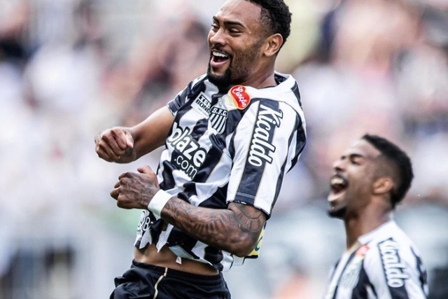 Emprestado pelo FC Porto, Wendel marca e Santos lidera à condição (vídeo)