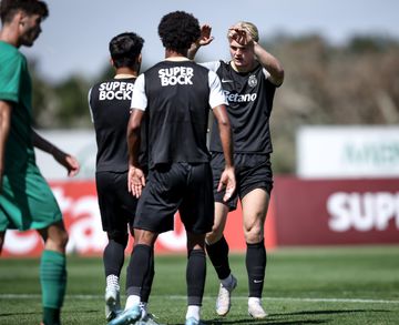 Conrad Harder em ação na vitória do Sporting em jogo-treino