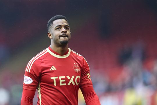 Ex-Benfica pede desculpa ao Aberdeen por faltar à pré-época