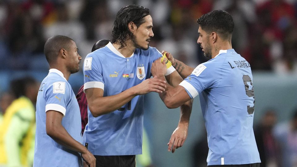 Cavani despede-se de Suárez e dedica-lhe uma canção