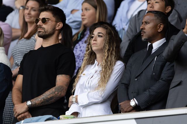 Rúben Neves e Rute Cardoso no estádio do Wolverhampton