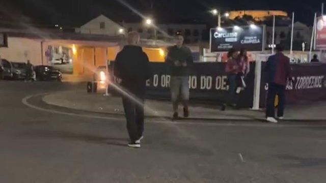 A festa das jogadoras do Torreense com os adeptos à chegada a Torres Vedras