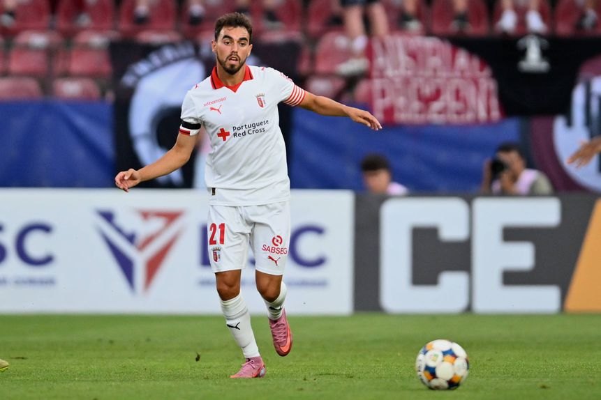 Internacional português lesionou-se no jogo da primeira mão do 'play-off' de acesso à Liga Europa, a 21 de agosto (Foto: IMAGO)