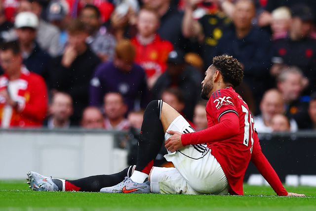 Matheus Cunha saiu lesionado do encontro com o Burnley