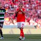 Imagem da final da Taça de Portugal de 2024/2025 com Morten Hjulmand, capitão do Sporting, a gesticular e Pavlidis, avançado do Benfica, incrédulo após desperdiçar oportunidade de golo