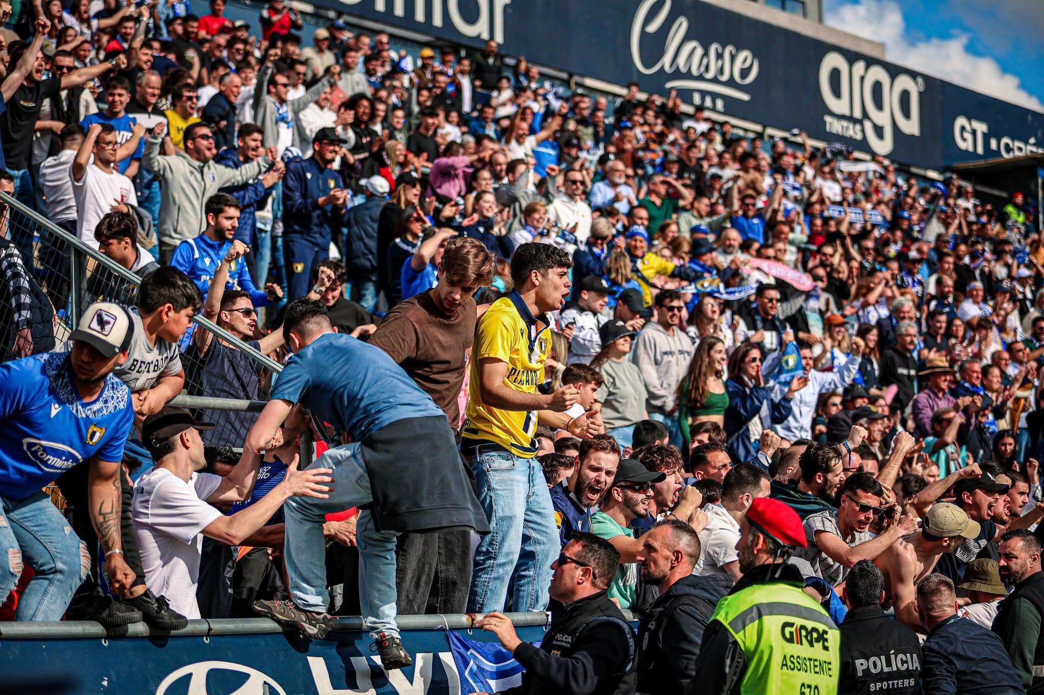 Adeptos do Famalicão devem encher o Municipal no próximo domingo, na receção ao Sporting — Foto: Famalicão