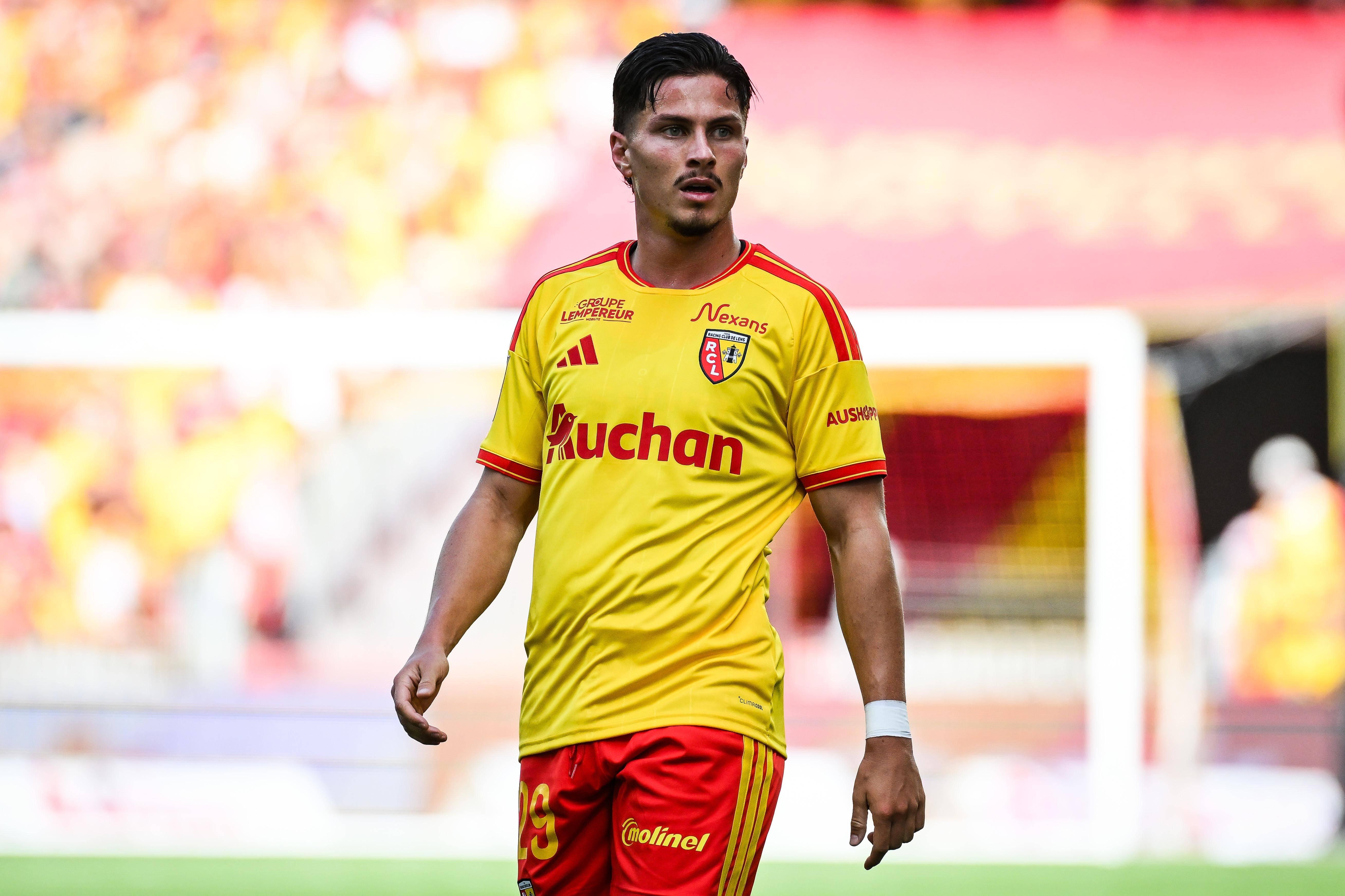 Franjo Ivanovic foi emprestado pelo Benfica ao Lens, sem opção de compra
