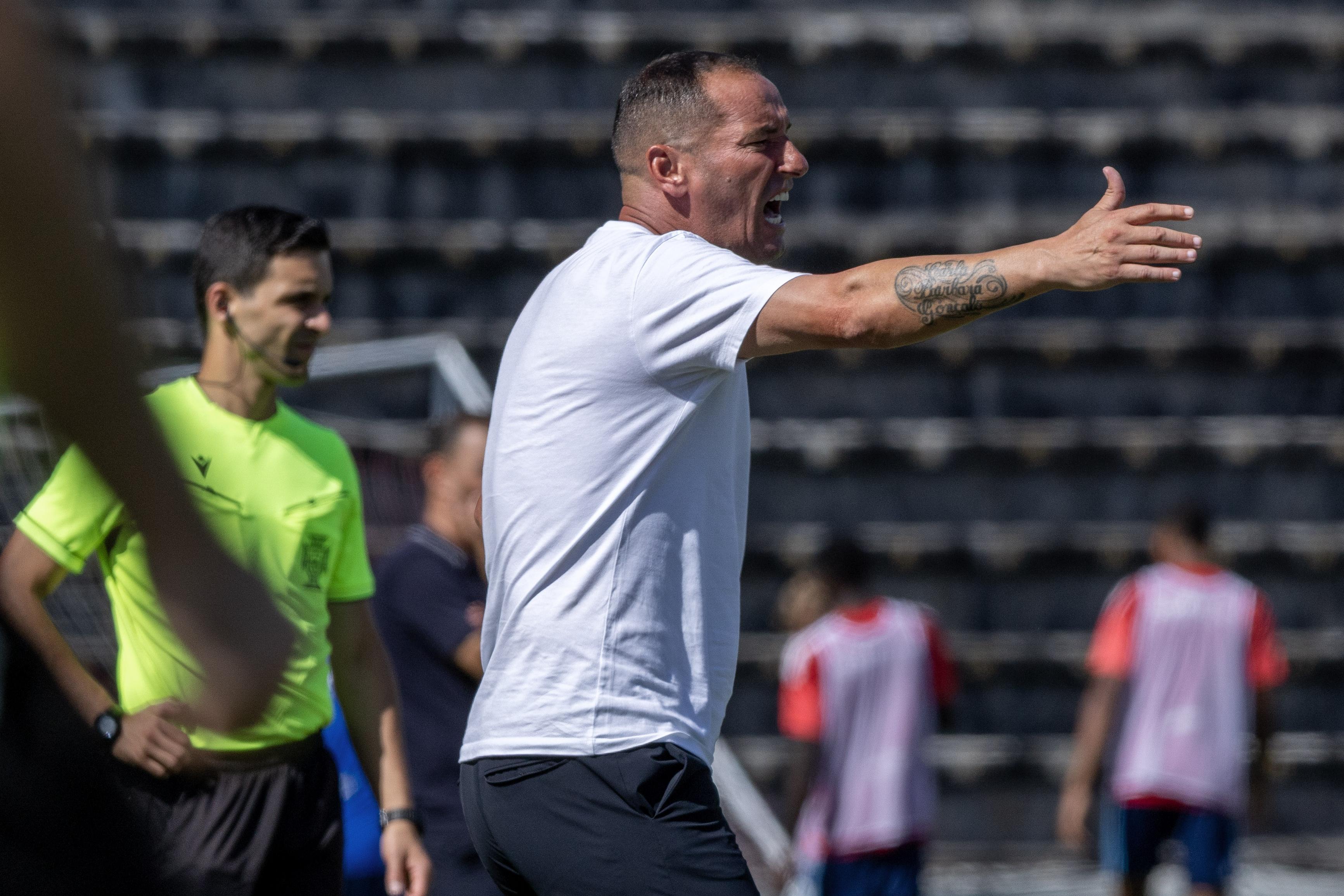 Petit é o melhor treinador da história do Santa Clara, nas cinco primeiras jornadas da Liga. -Foto: EDUARDO COSTA/LUSA