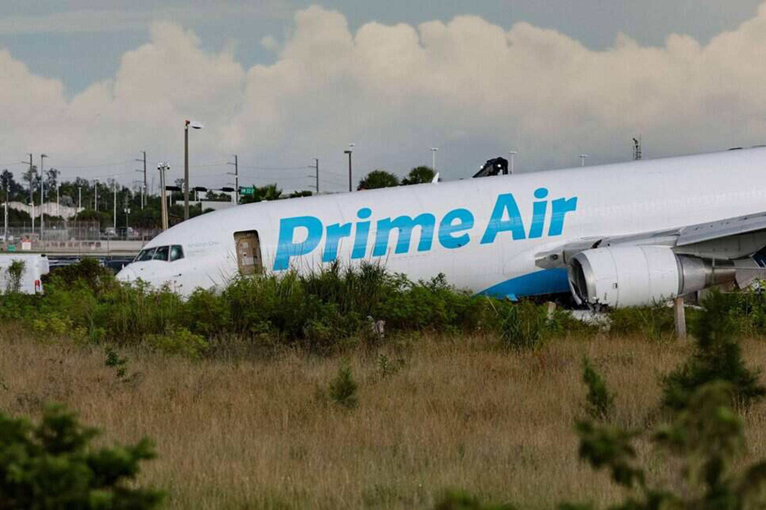 Avião de carga que se despistou em Miami