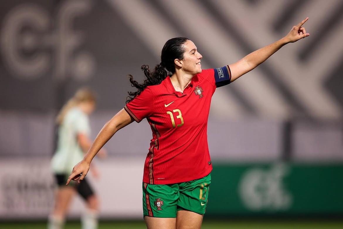 Carolina Simões, 19 anos, defesa do Benfica
