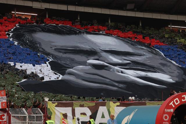 Tifo de Ratko Mladic no Estrela Vermelha-Partizan