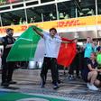 Andrea Kimi Antonelli celebra, em Monza, a sétima vitória da temporada     Fotografia Anna Szilagyi/Lusa