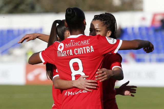 Benfica 'samba' para mais uma vitória e lidera campeonato