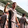 Tottenham vence Luton e continua invencível na Premier League