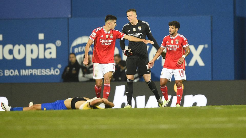 Vídeo: depois do golo marcado, António Silva ainda evitou o empate no Estoril-Benfica