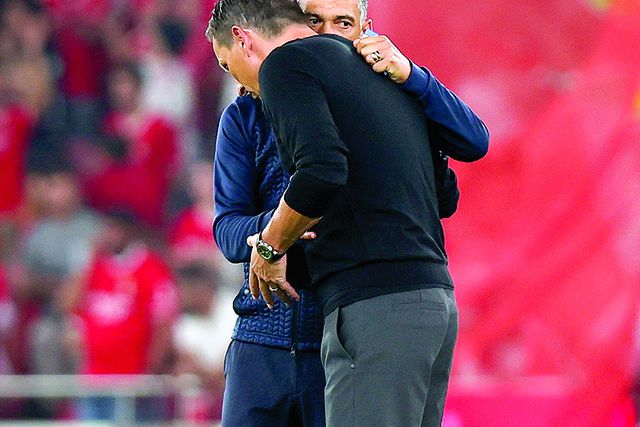 Ainda o abraço de Conceição a Roger Schmidt