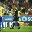 Vídeo: penálti favorável ao Benfica revertido após recurso ao VAR