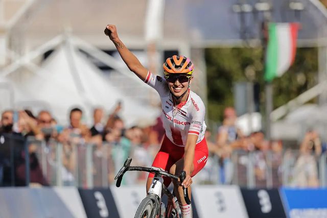 Katarzyna Niewiadoma campeã do mundo de Gravel