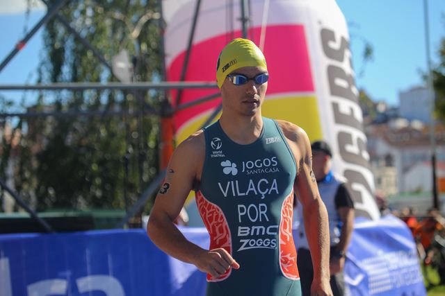 Vasco Vilaça vence etapa da Taça do Mundo de triatlo em Roma
