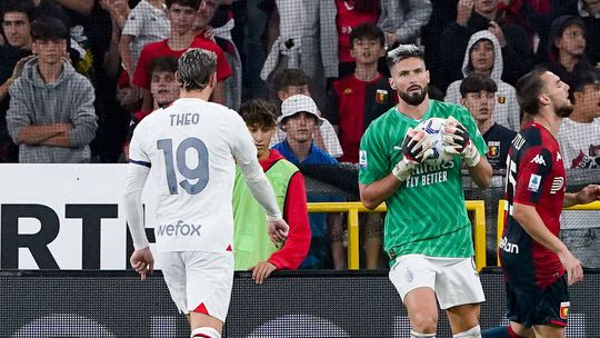 O momento em que Giroud salva o Milan com grande defesa (vídeo)