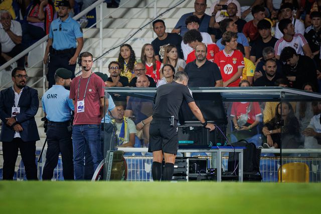 Duarte Gomes analisa arbitragem do Estoril-Benfica: VAR ajudou