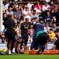 Imagens muito sensíveis: lesão gravíssima de Basham no Fulham-Sheffield Utd