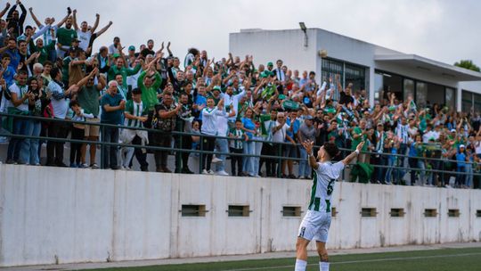 Vídeo: V. Setúbal 'invade' o Samouco na estreia na 2.ª divisão distrital