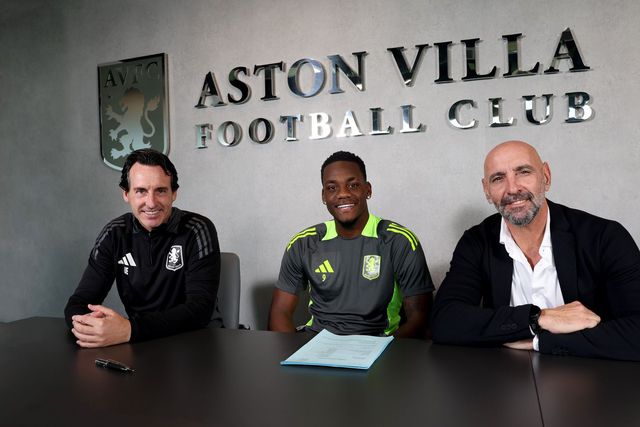 Oficial: Aston Villa segura Jhon Durán até 2030