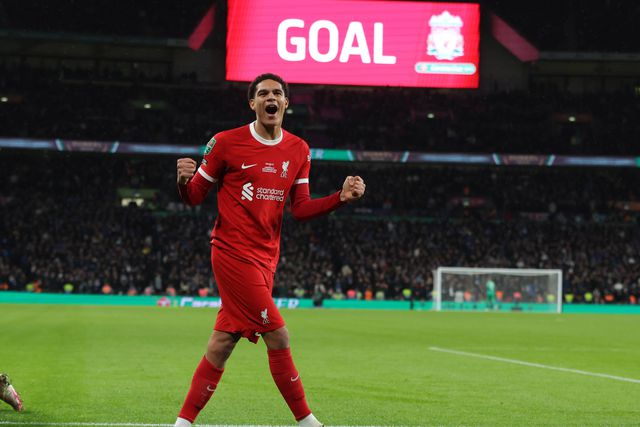 Liverpool renova contrato com pérola da formação