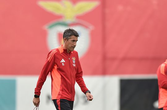 Bruno Lage fica só com oito no Benfica