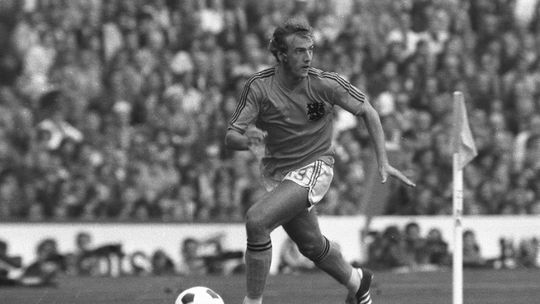 Morreu Johan Neeskens, ídolo de Ajax e Barcelona