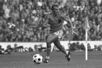 Morreu Johan Neeskens, ídolo de Ajax e Barcelona