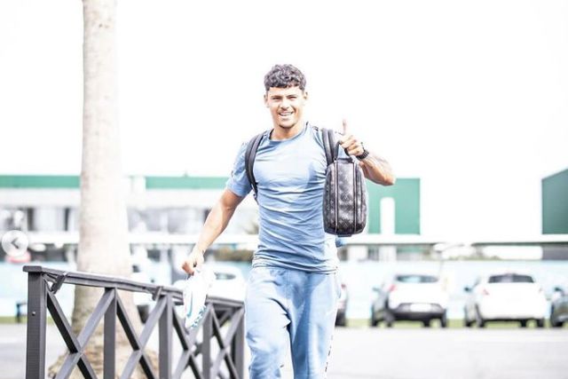 Franco Israel e Maxi Araújo já estão em Montevideu